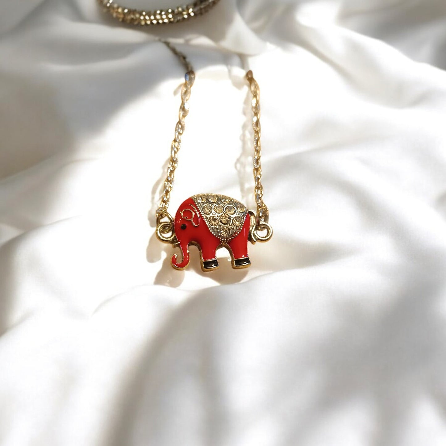 Κομψό Βραχιόλι με Ελεφαντάκι: Δώρο με Συμβολισμό