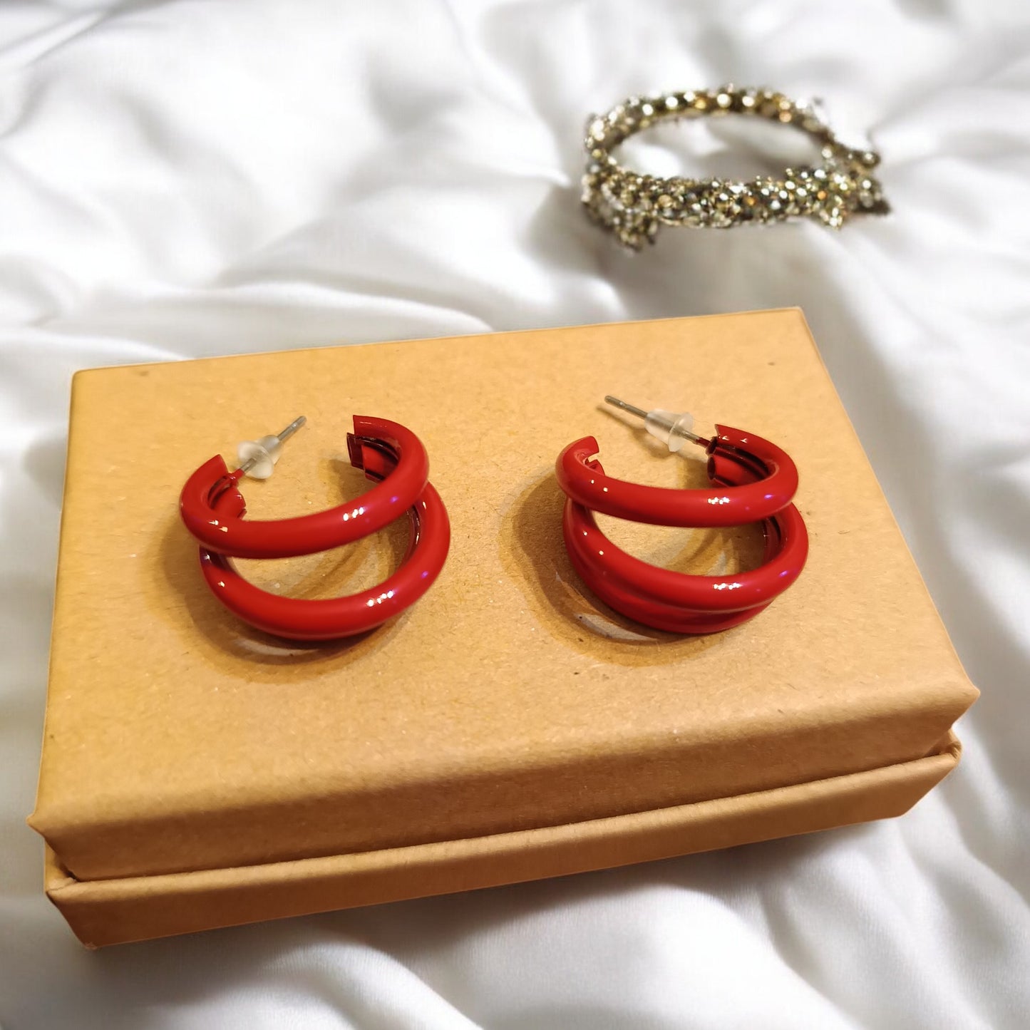 Διπλοί Κρίκοι σε Έντονο κόκκινο: Για Μια Τολμηρή Εμφάνιση (Copy)