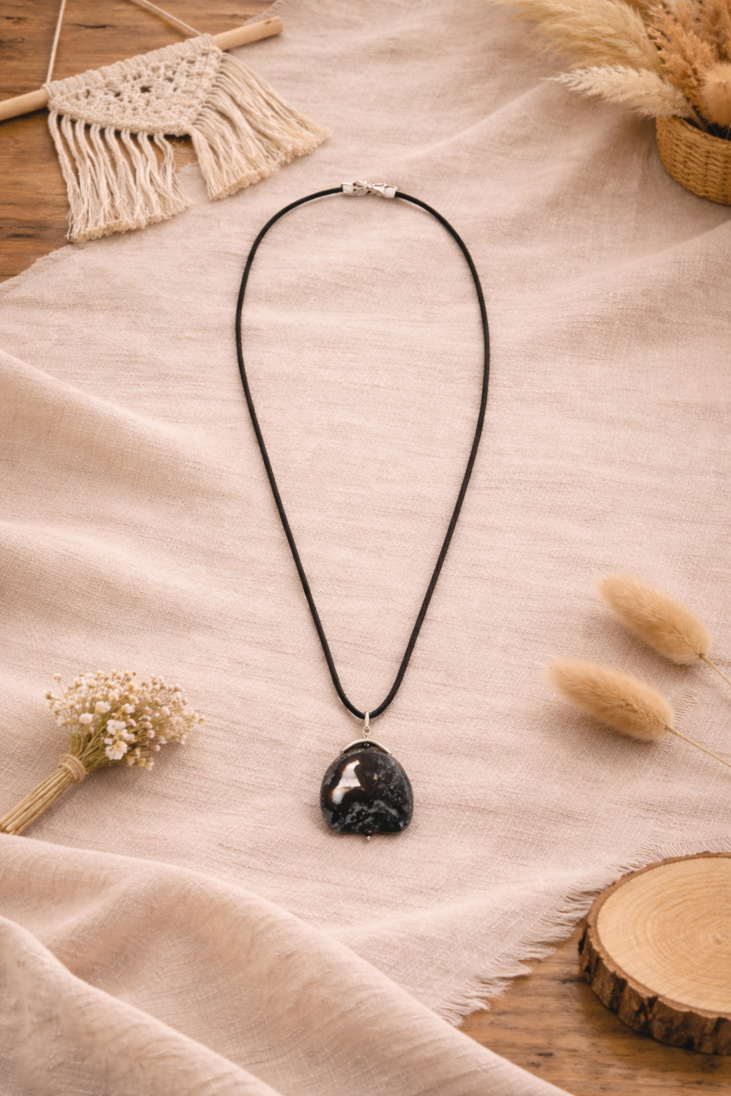 Χειροποίητο δερμάτινο κολιέ in corde