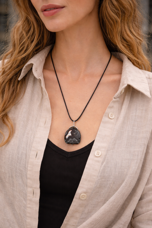 Χειροποίητο δερμάτινο κολιέ in corde